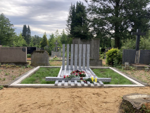 V Brně obnovili náhrobek rodiny Neumarků. Historie je i naše ostuda, míní organizátoři