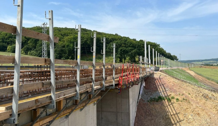 Na Brněnsku finišují s obchvatem u Čebína. Na stavbu čekají místní desítky let