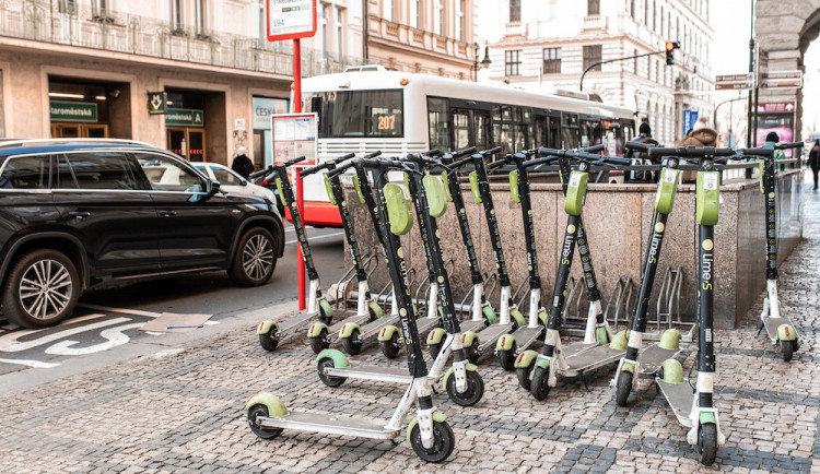 Praha 1 chystá boj s koloběžkami. Velké změny mají přijít po prázdninách