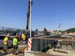 Na Tomkově náměstí v Brně pustí silničáři řidiče na nový most a zruší úsekové měření