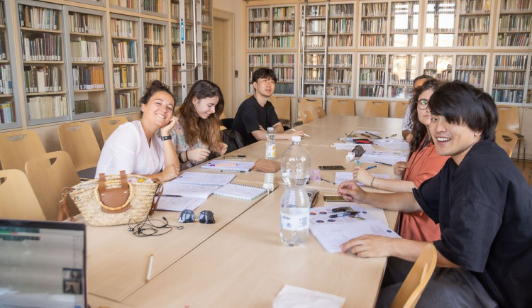 O češtinu je velký zájem, do Brna se ji přijelo učit přes sto zahraničních studentů