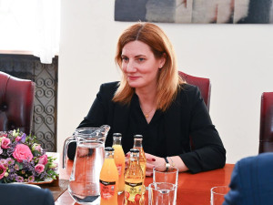 Primátorka Vaňková je připravena rezignovat kvůli fotce, na které se směje na bílý prášek
