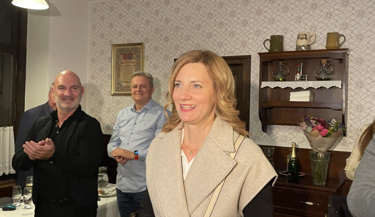 Chceme vědět víc o fotce s bílým práškem, vzkazují politici z Brna primátorce