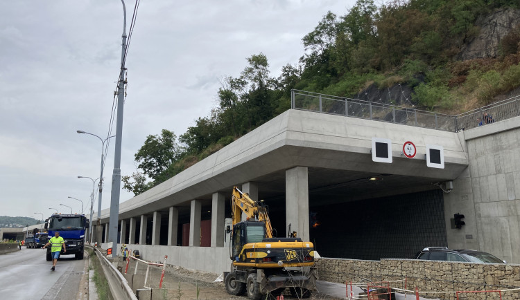 Silničáři v Brně se chlubí novým tunelem. Pustili do něj první řidiče
