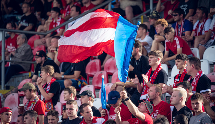 Zavolejte Zbrojovku, křičeli fandové Brna na hráče. Bezpohlavní výkon, uznal kouč