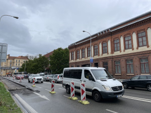 Brno sužuje dopravní chaos. Dělníci rozkopali Zvonařku