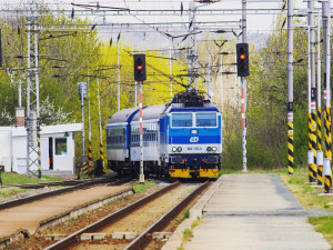 Vlak z Brna do Přerova jednou pojede dvoustovkou, malují si železničáři novou trať