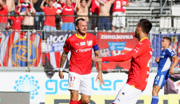 Zbrojovka si zastřílela a slaví první domácí výhru. Řezníček nasázel hattrick