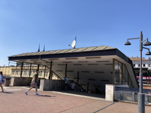 Na nákupy si choďte pěšky. Brno odstavilo lidem eskalátory u nákupního centra