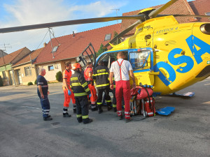 Muže u Vyškova zasypala zeď rodinného domu. Těžce zraněného ho ze sutin vytáhli hasiči