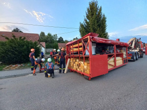 Muže u Vyškova zasypala zeď rodinného domu. Těžce zraněného ho ze sutin vytáhli hasiči