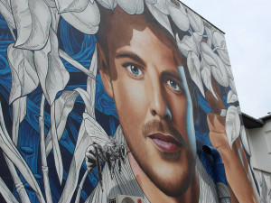 Hodonín zírá. Známý umělec vyzdobil cukrárnu obří malbou