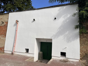 Jihomoravské vinařství má ostudu. Víno vyrábělo ve špíně a plesnivém sklepě