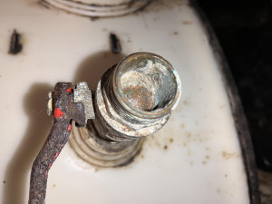 Jihomoravské vinařství má ostudu. Víno vyrábělo ve špíně a plesnivém sklepě