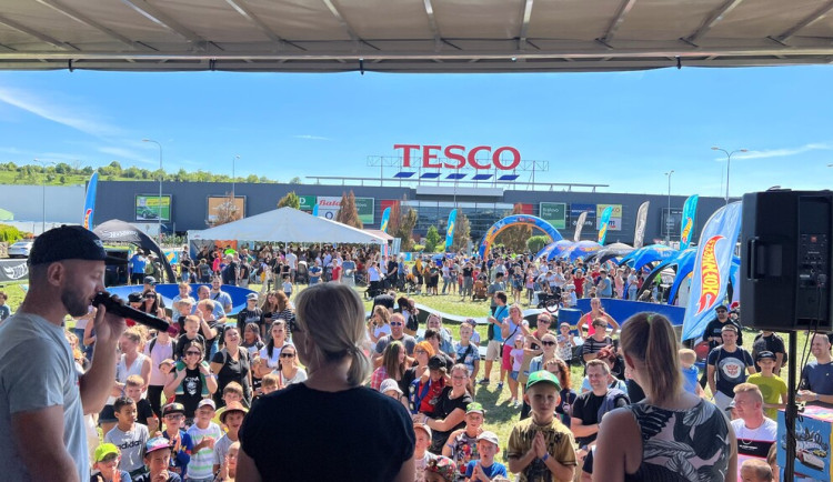 V sobotu 2. září proběhne 2. ročník úspěšné Road show Hot Wheels. Fanoušci autíček Hot Wheels jsou zvaní na den plný rychlé jízdy a zábavy. Vstup je zdarma, od 10 do 17 hodin bude pro návštěvníky připravený nabitý program a nebudou chybět ani soutěže a dá