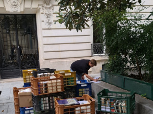 Do Brna přicestoval Kunderův osobní archiv. Tunu knih přivezli z jeho bytu v Paříži