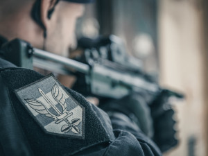 Když úspěšný marketér oblékne uniformu policisty