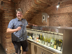 Mladý sommeliér z Brna cestuje za vínem po celém světě. Australany okouzlil Pálavou