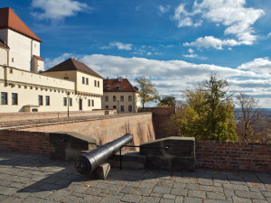 Cizinec v Brně strčil z hradeb Špilberku turistu. Na krku má obvinění z vraždy