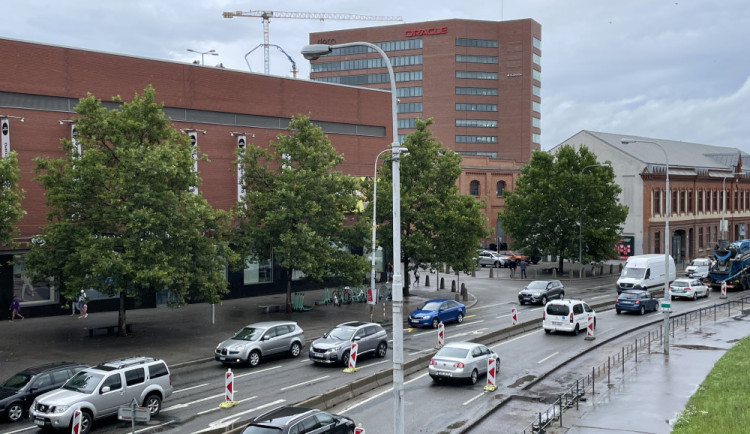 Dělníci se nastěhovali i do ulice Zvonařka