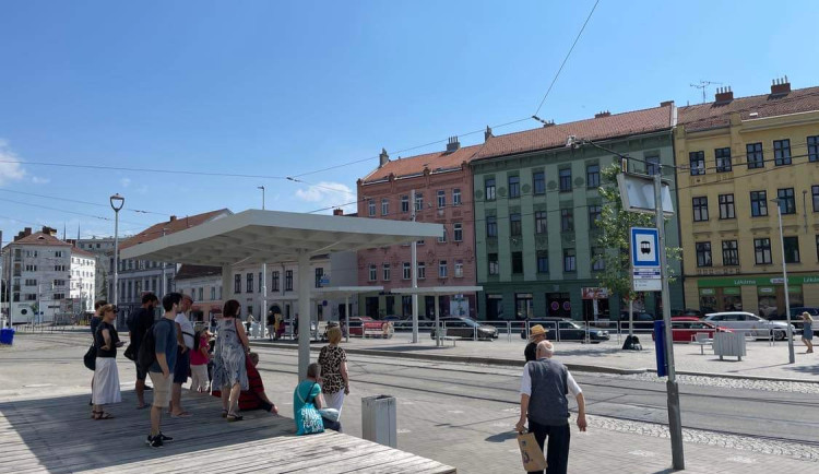 Muž v Brně vyprovokoval strážníky na náměstí. Ti chystají odvetu