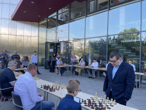 Amatéři v Brně se postavili šachovým velmistrům. Remízu uhrál třináctiletý chlapec