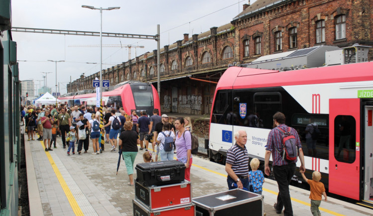 Dopravci nechtějí, aby cestující do Brna čekali v kolonách. Na výměnu autobusu za vlak nedoplatí