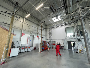 Třídy jsou plné mladých elektrikářů, libují si školy i energetické firmy