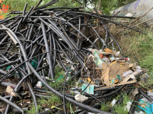 Co vše skrývá černá skládka? Rozboru jedné takové jsme se zúčastnili