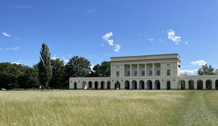 Výstava na Pohansku odhalí minulost Velké Moravy. Návštěvníky zámečkem provede holografický kněz