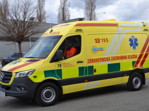 Při nehodě aut na Hodonínsku se zranilo šest lidí. Dvě děti s těžkým poraněním skončily v nemocnici