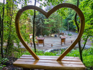 Adamov si splnil sen. Na území skládky postavili pohádkový lesopark