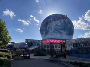 Češi jdou po slevách a nakonec utratí více než Rakušané, všímá si nejstarší outletové centrum