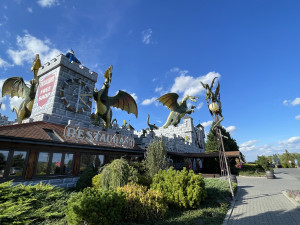 Češi jdou po slevách a nakonec utratí více než Rakušané, všímá si nejstarší outletové centrum