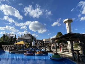 Češi jdou po slevách a nakonec utratí více než Rakušané, všímá si nejstarší outletové centrum