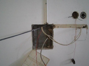 Muž v brněnské nemocnici se bál o lékaře a vyrval ze zdi kabely. Asi jsem si šlehl, vysvětlil