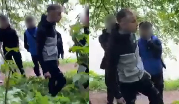 Skupina mladíků zbila nezletilého chlapce. Policie pátrá po klukovi na fotkách