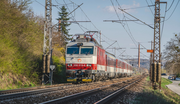 Slováky z Brna vyprovodí speciální vlak. Cestu k volebním urnám dostanou zdarma