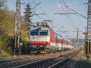Slováky z Brna vyprovodí speciální vlak. Cestu k volebním urnám dostanou zdarma