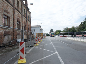 Budovy na dolním nádraží v Brně jdou k zemi. Bourání urychlil tragický požár