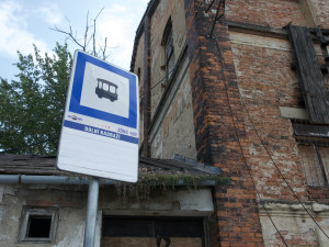 Budovy na dolním nádraží v Brně jdou k zemi. Bourání urychlil tragický požár