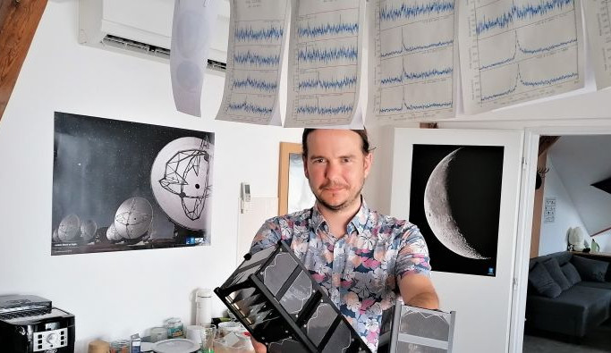 Norbert Werner s modely nanosatelitů, které již ve vesmíru snímají hvězdné gama záření.