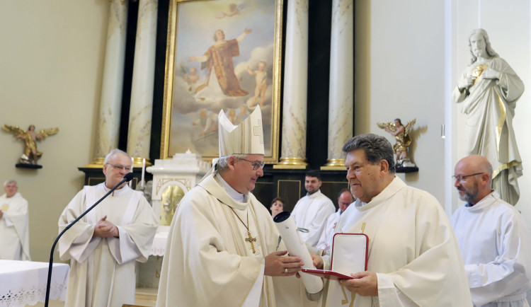 Brněnského biskupství si všiml papež. Poprvé ocenil kněze z Hodonína