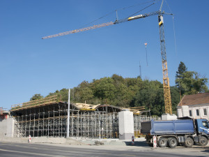 V Brně opraví chodníky na kopci nad Tomkovým náměstím. Přibydou i nové stromy
