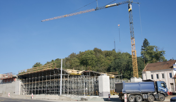 Pohled na Husovický kopec z Tomkova náměstí.