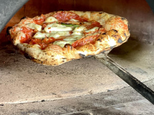 Frančesko food truck, jediná neapolská pizza pec na kolečkách v Česku