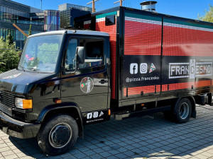 Frančesko food truck, jediná neapolská pizza pec na kolečkách v Česku