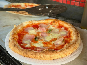 Frančesko food truck, jediná neapolská pizza pec na kolečkách v Česku