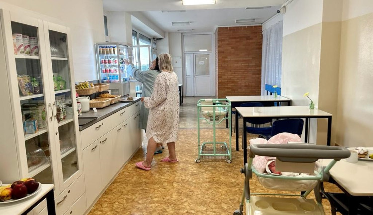 Maminky si ve znojemské nemocnici zdravě zamlsají. Chodí do bufetu bez vlašáku a indiánků