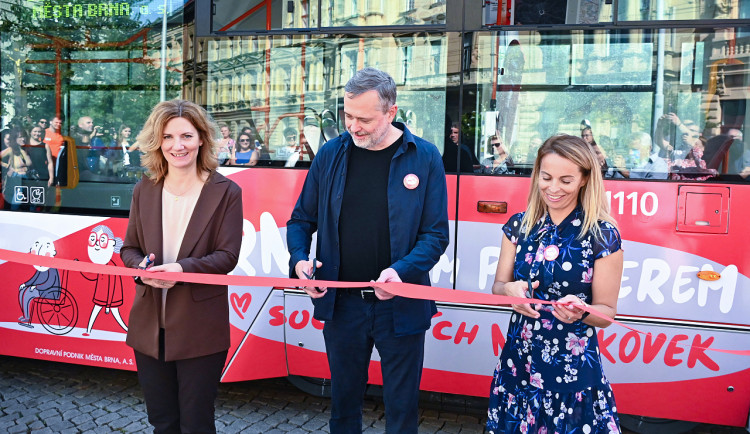 Brno hrdě podporuje sociální neziskovky. Jejich služby představuje nová kampaň i šalina